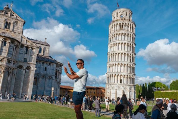 İtalya’dan turist yoğunluğuna karşı yeni önlem! 20 bin kişiyle sınırlandırıldı